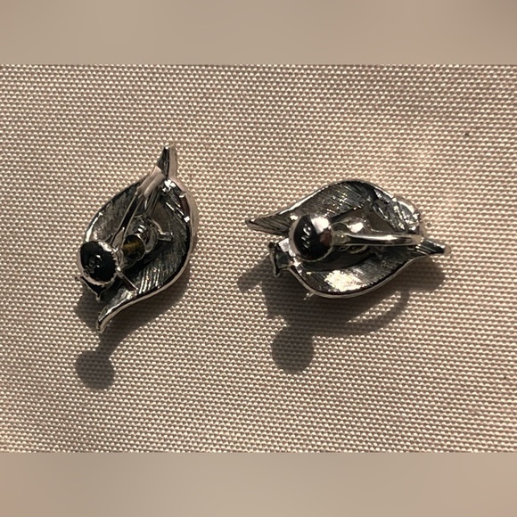 Vintage Coro Clip On Blue AB Rhinestones Faux Pearl Silver Tone Earrings - Picture 2 of 3